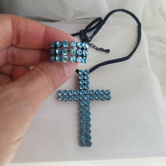 Swarovski Elements Light Blue Symbolic Cross Choker Necklace & Band Ring SET - Picture 7 of 17